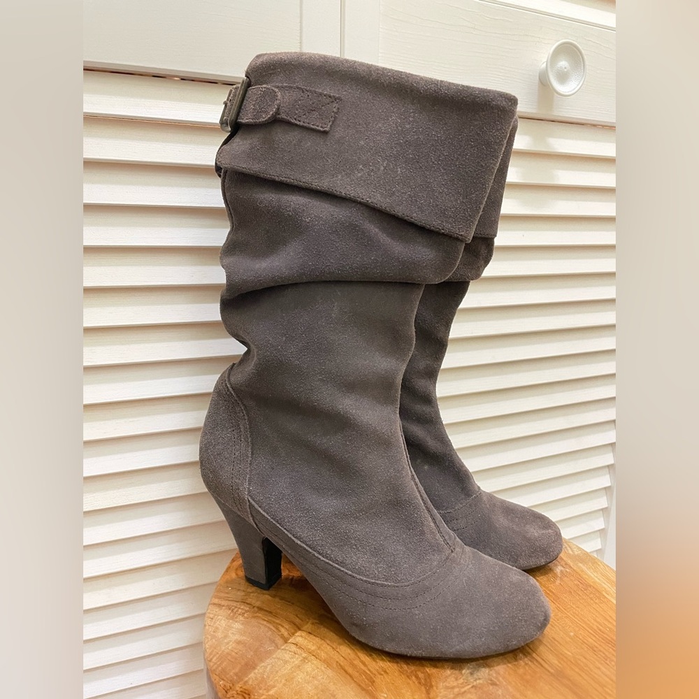 Steve Madden grey suede boots size 7.5